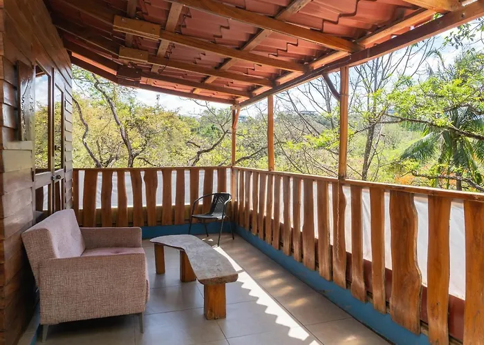 1 Bedroom G-Land Burnt Toast Surfcamp