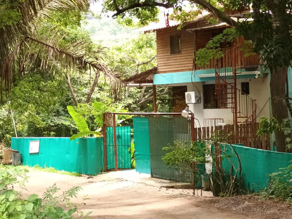 1 Bedroom G-land Burnt Toast Surfcamp *
